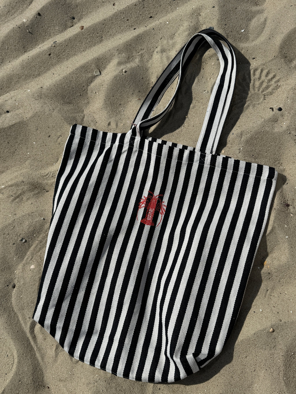 Upcycling Beach Bag schwarz-weiß gestreift mit Hummer-Logo
