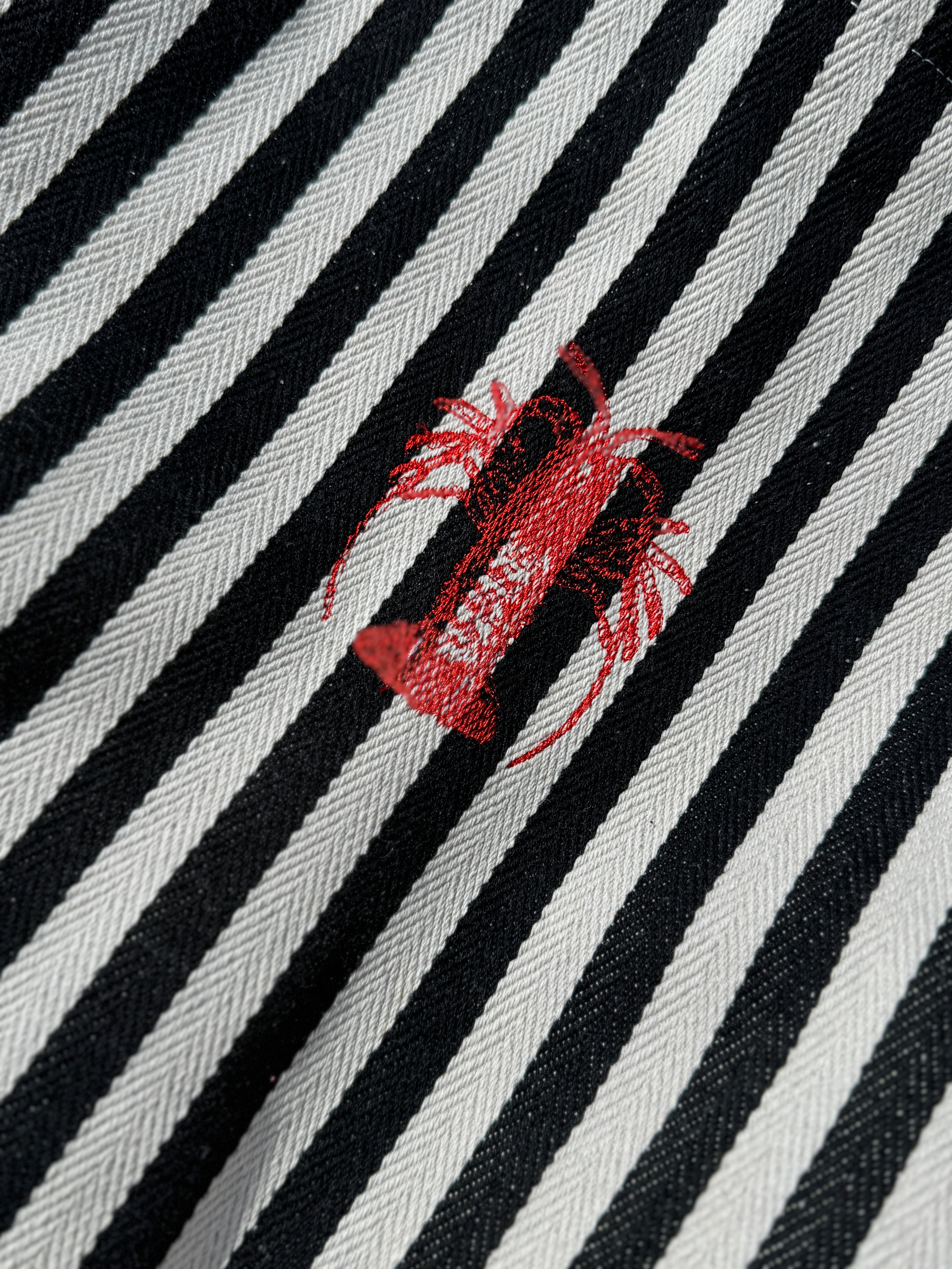 Upcycling Beach Bag schwarz-weiß gestreift mit Hummer-Logo
