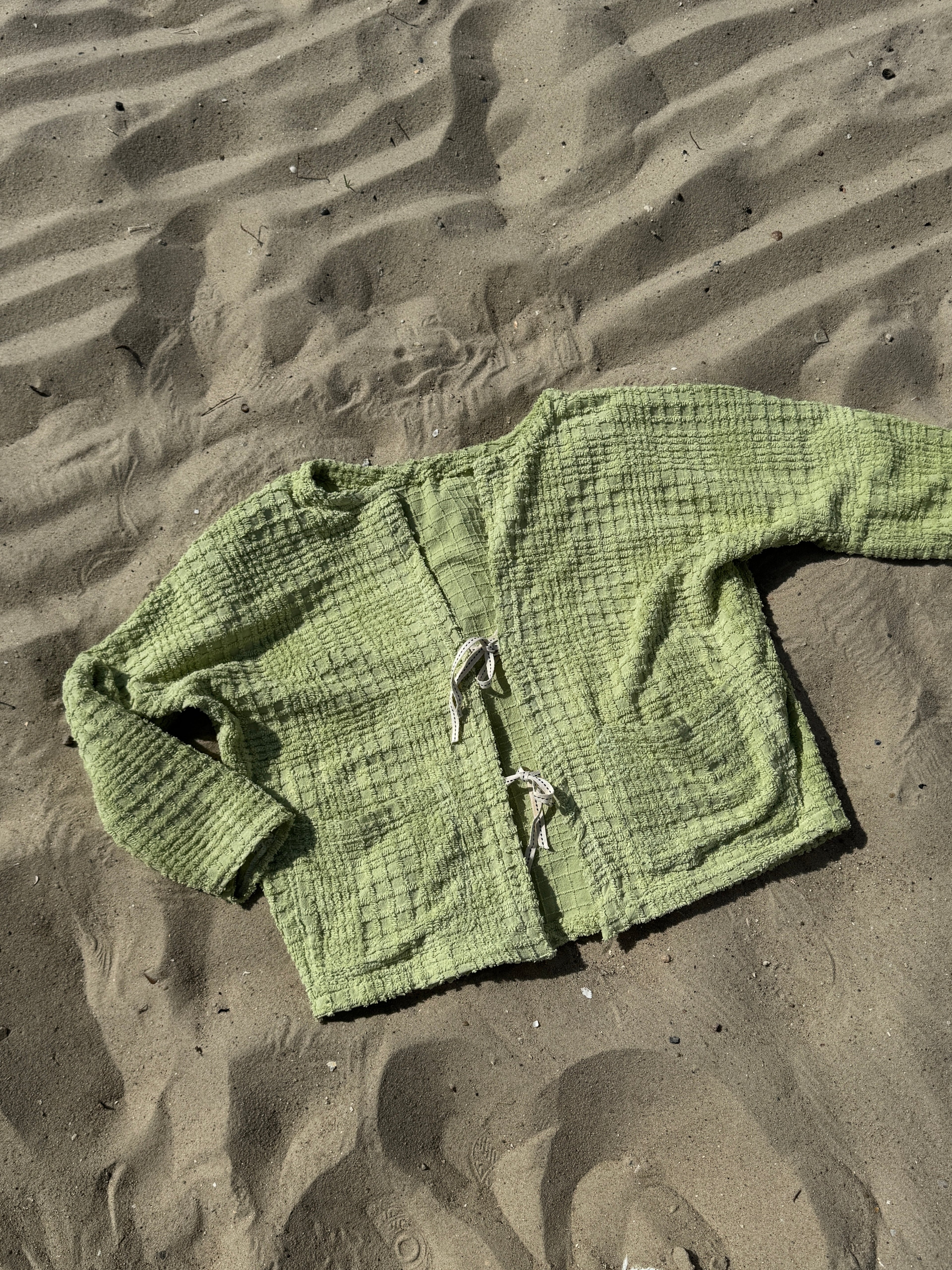 Upcycling Frottee Jacke aus recyceltem Stoff – handgefertigt