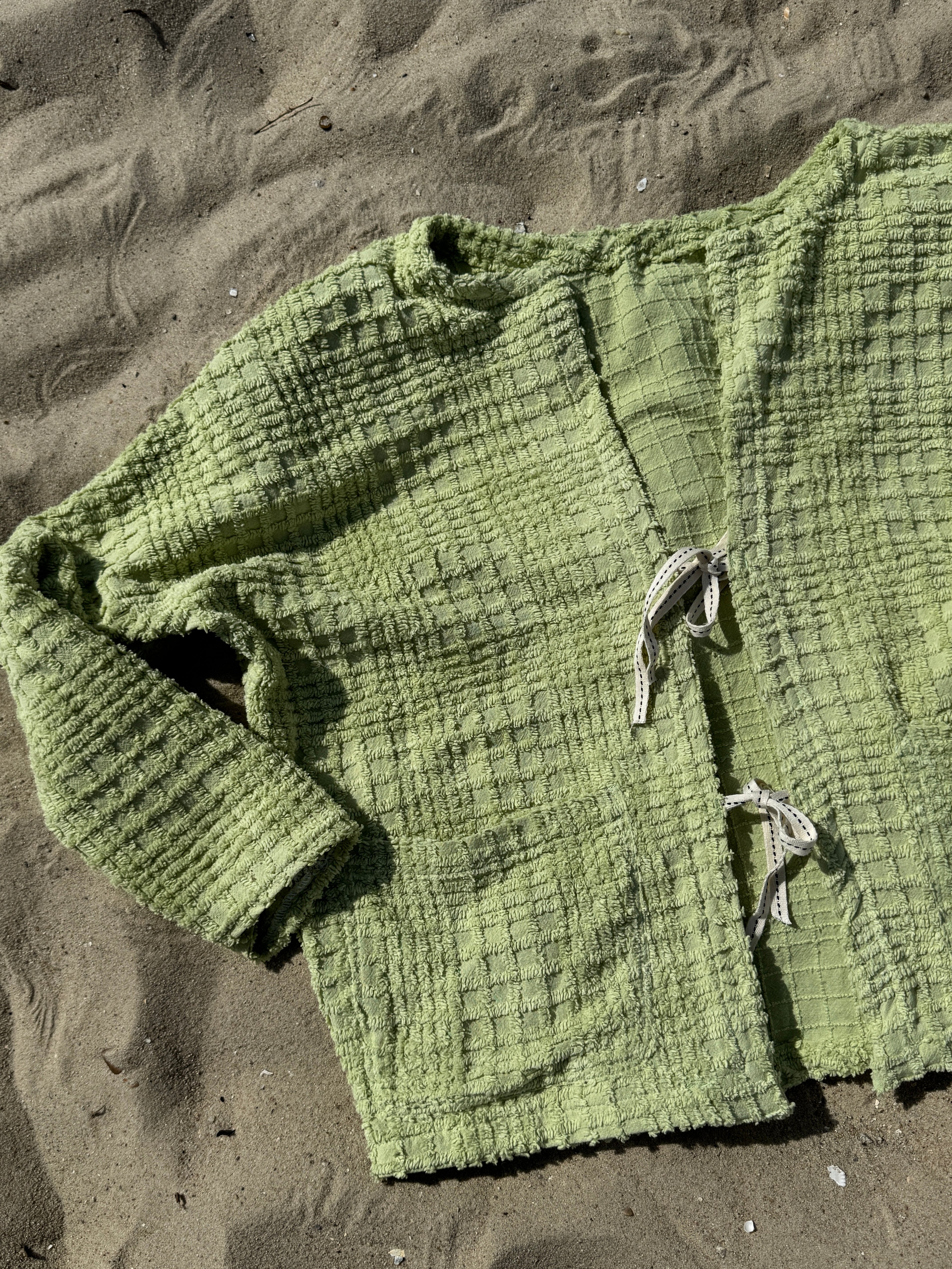 Upcycling Frottee Jacke aus recyceltem Stoff – handgefertigt
