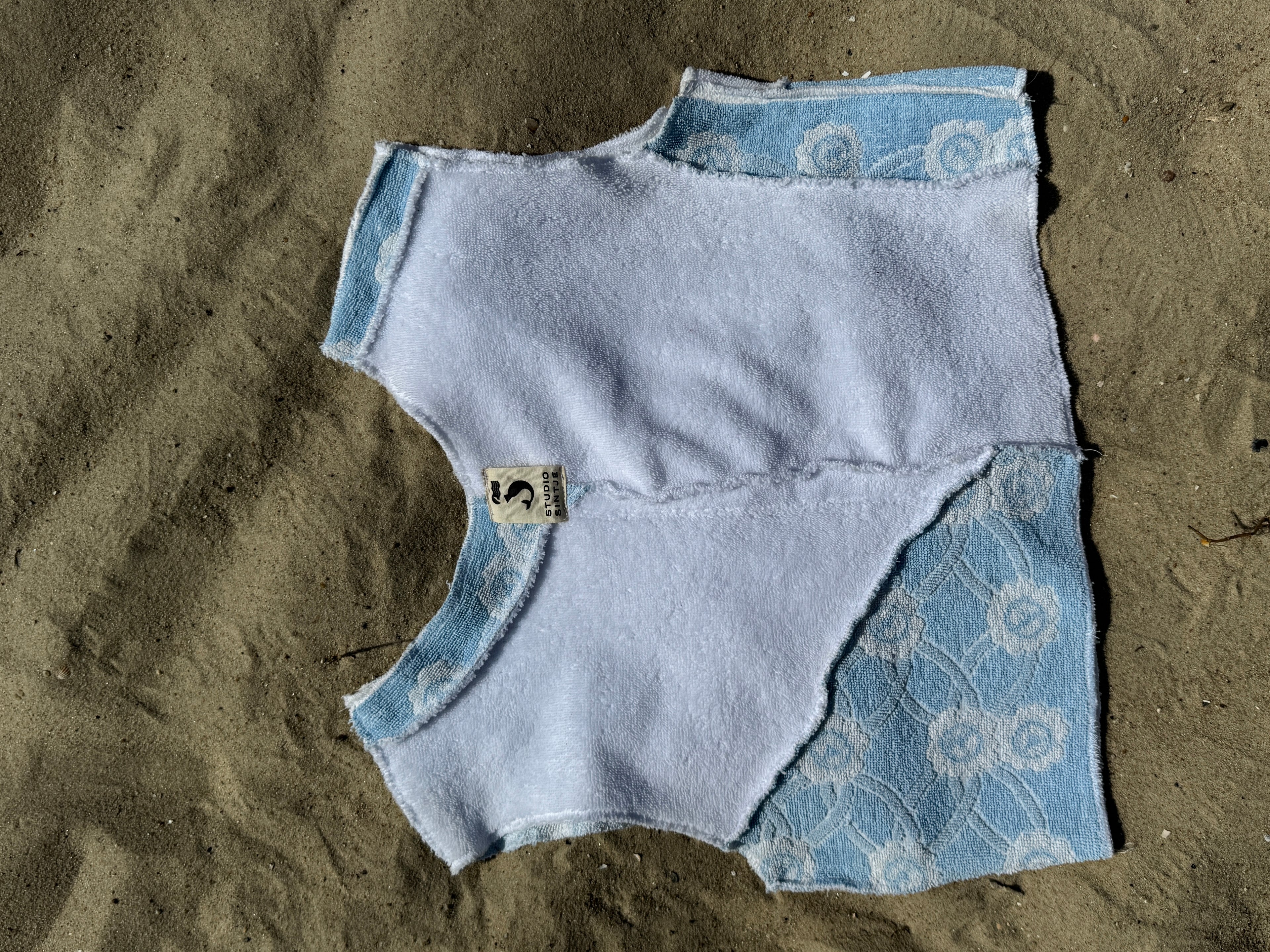 Upcycling Frottee Top aus recyceltem Stoff – handgefertigt