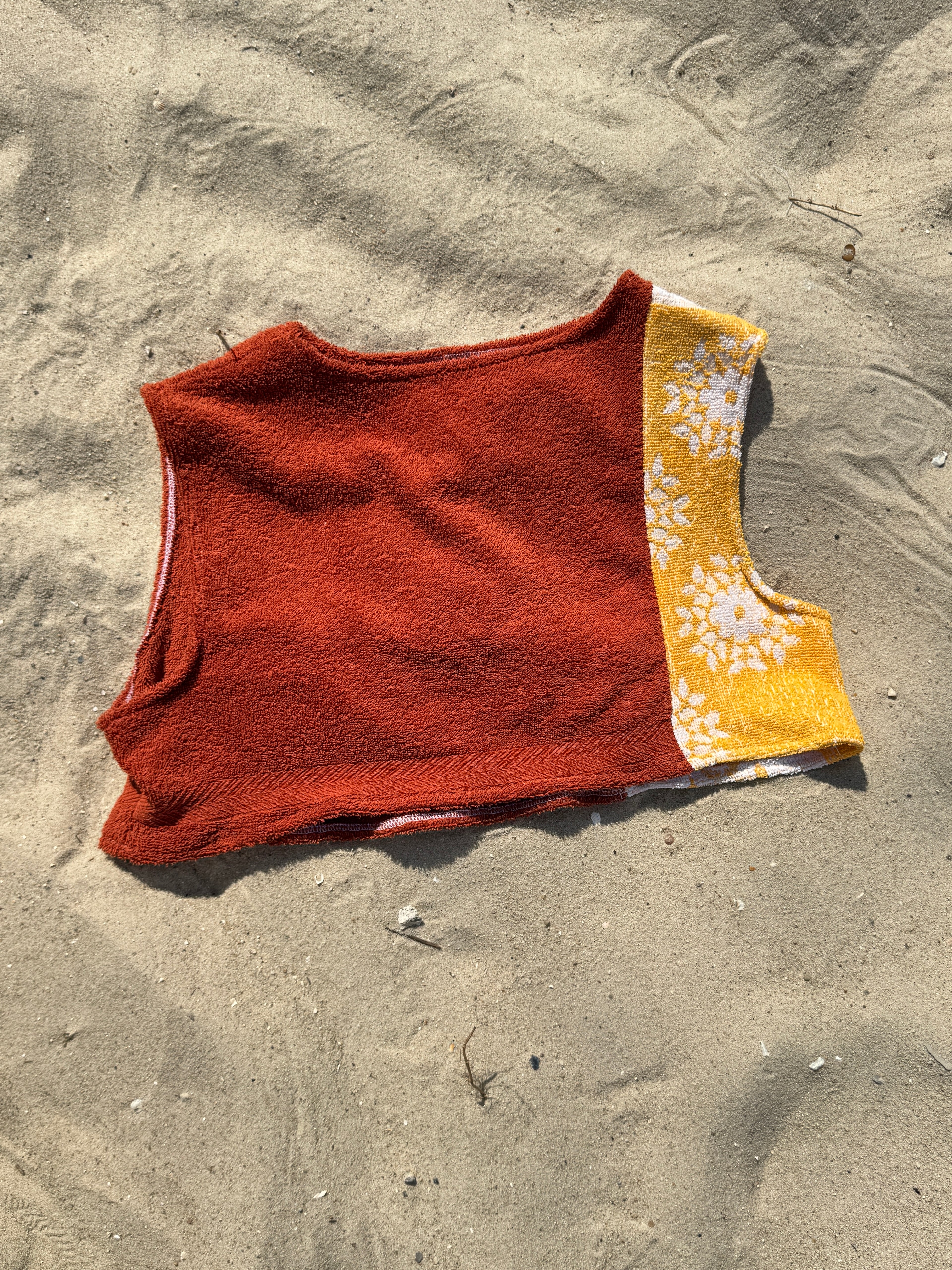Upcycling Frottee Top aus recyceltem Stoff – handgefertigt