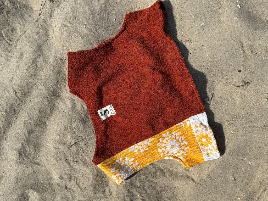 Upcycling Frottee Top aus recyceltem Stoff – handgefertigt
