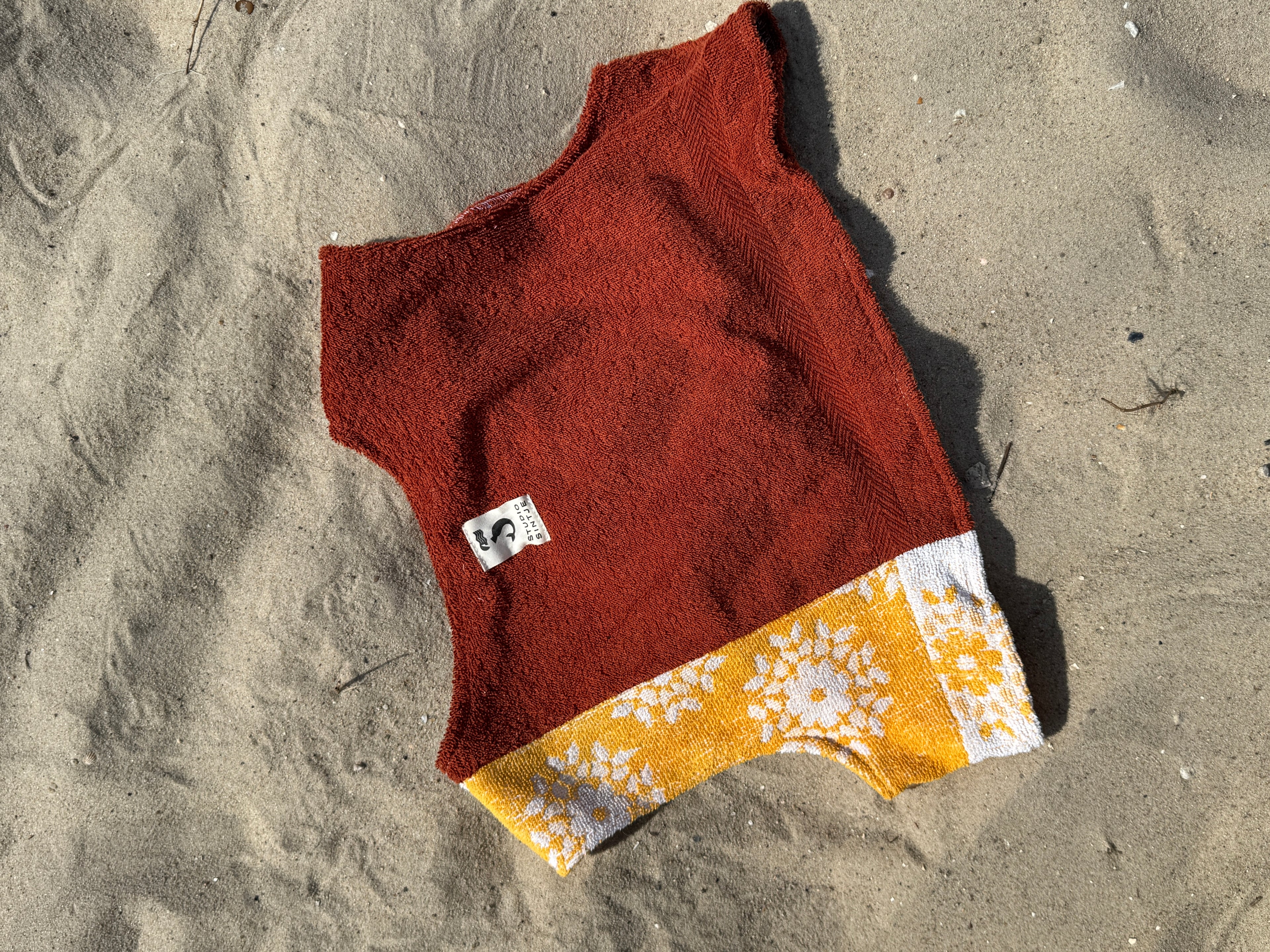 Upcycling Frottee Top aus recyceltem Stoff – handgefertigt