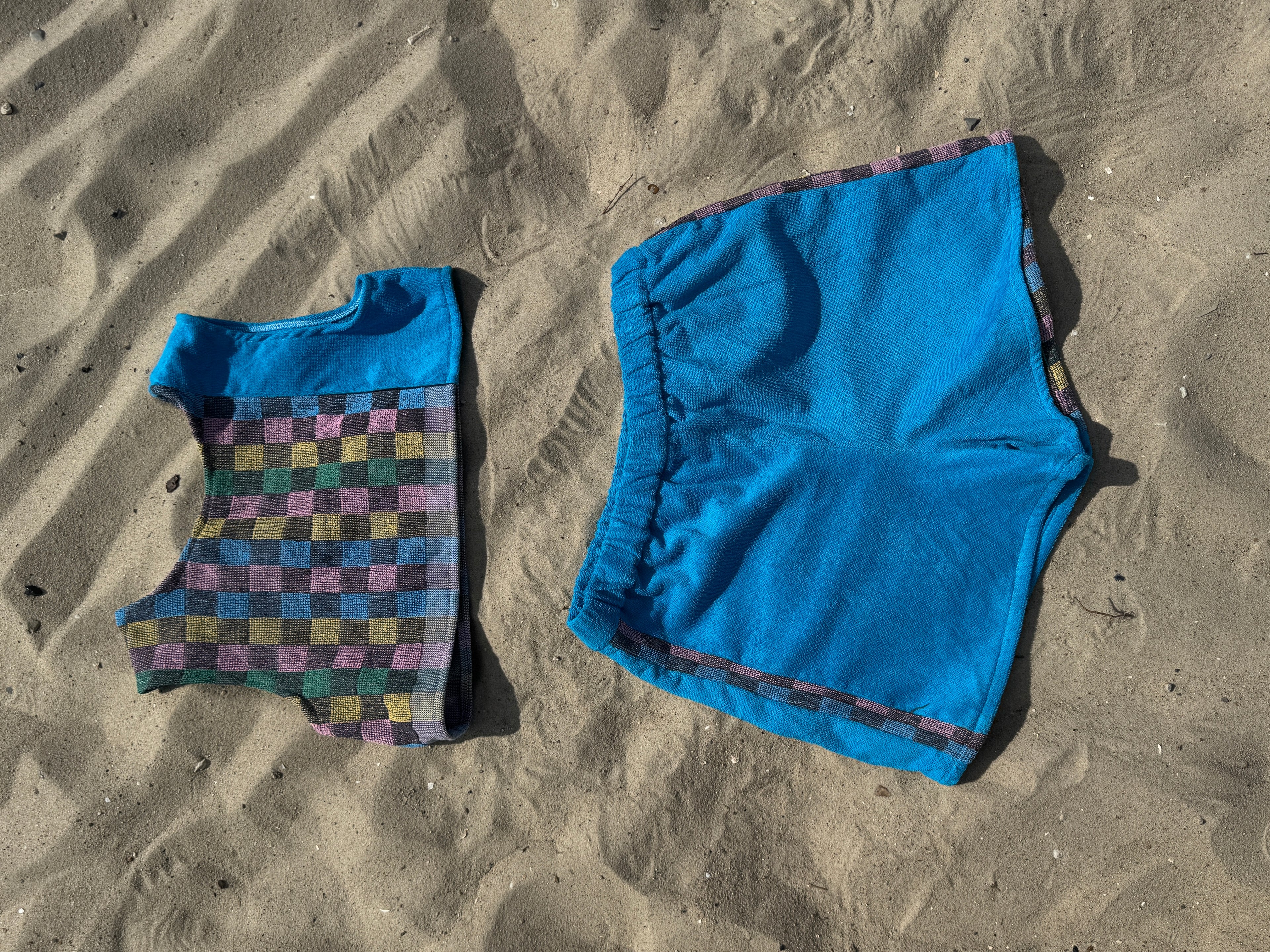 Upcycling Frottee Set aus recyceltem Stoff – handgefertigtes Top und Shorts