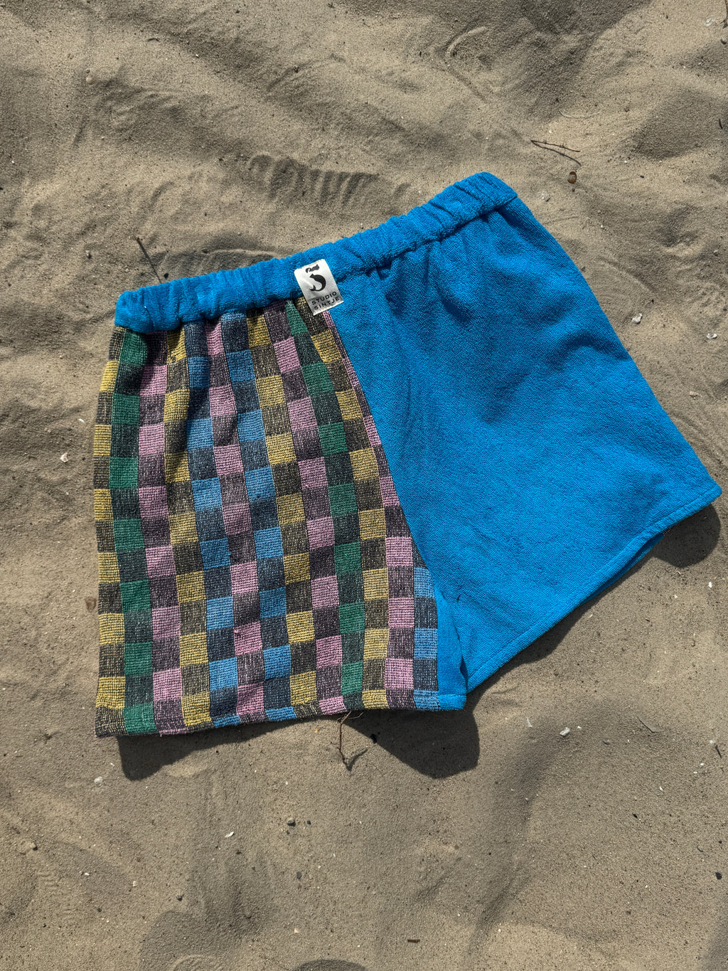 Upcycling Frottee Shorts aus recyceltem Stoff – handgefertigt