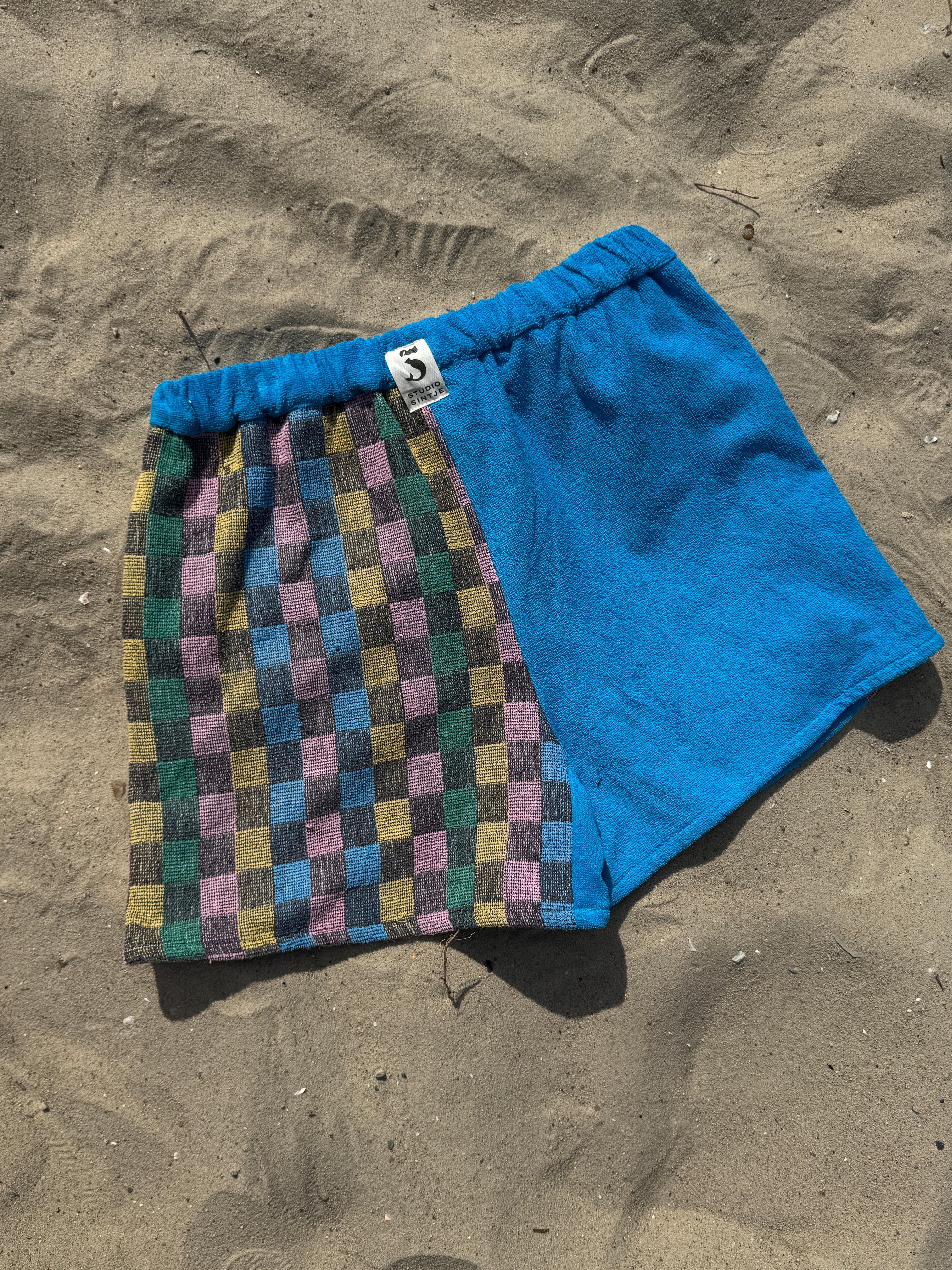 Upcycling Frottee Shorts aus recyceltem Stoff – handgefertigt